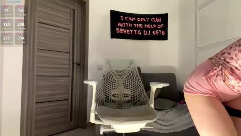 Mona online show from February 18, 5:13 pm