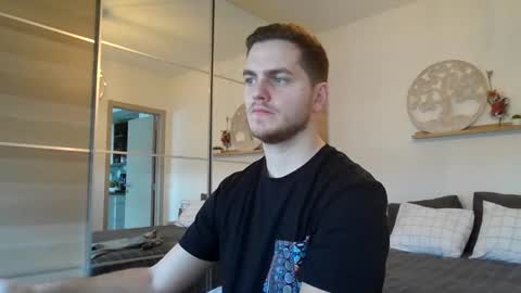 syl092 online show from January 6, 9:41 am