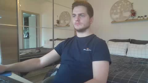 syl092 online show from February 13, 1:05 pm