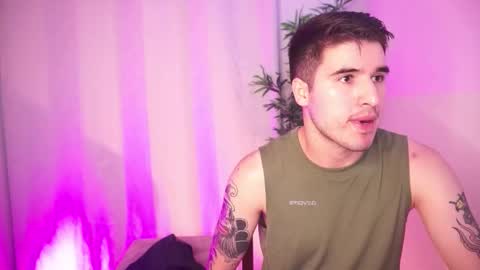 t0ny_wylie online show from February 11, 9:29 pm