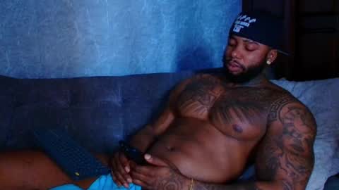 Tairon Tucke online show from February 25, 1:32 pm