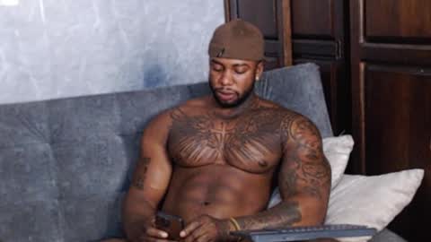 Tairon Tucke online show from January 17, 11:40 pm