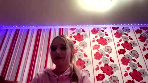 Mia online show from February 11, 3:16 pm