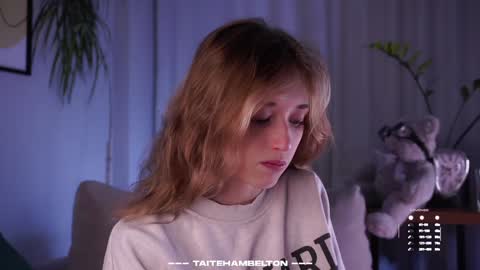 Snapshot of taitehambelton chatting on September 11, 1:51 am Mia online show from September 11, 1:51 am