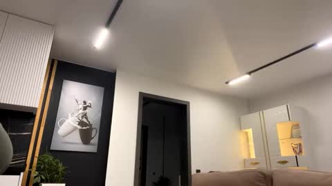 Ayla and Lexi online show from December 1, 11:30 am