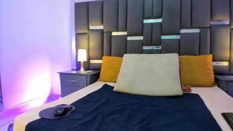 tali  online show from November 9, 8:00 pm