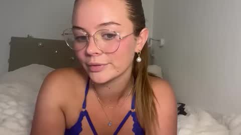 Talia online show from September 28, 7:01 pm