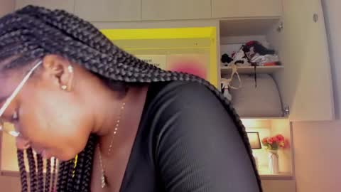 Tami online show from April 4, 7:32 pm