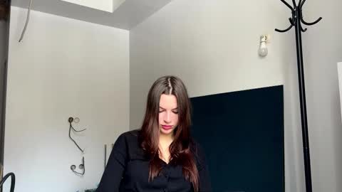 Kira online show from November 17, 5:43 am