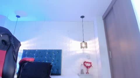 tara_dl online show from June 28, 5:42 pm