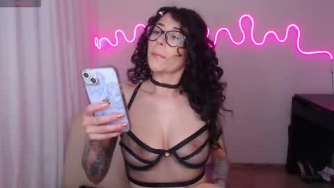 High Mami  online show from January 18, 4:43 am