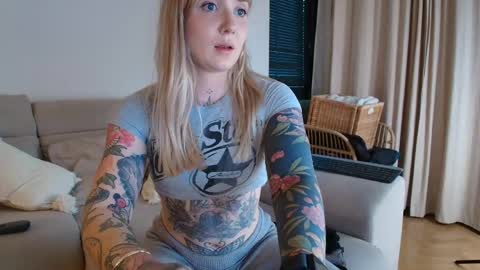 tattoobbgirl online show from April 16, 6:52 pm