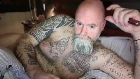 Tattooeddilf 01 online show from October 20, 11:10 pm