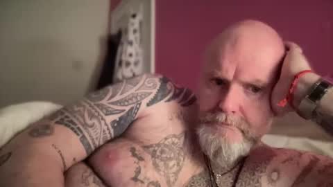 Snapshot of tattooeddilf01 chatting on January 16, 11:06 pm Tattooeddilf 01 online show from January 16, 11:06 pm