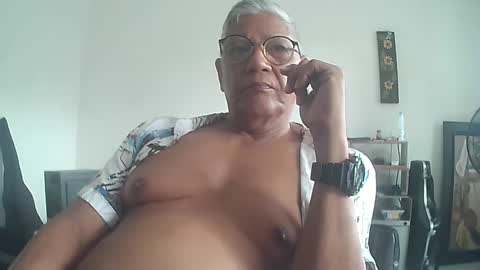 Snapshot of tavo58 chatting on January 5, 2:52 pm alvarito online show from January 5, 2:52 pm