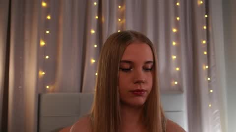 Taya online show from May 25, 5:19 pm