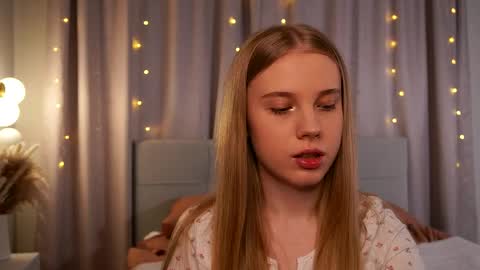 Taya online show from May 31, 4:39 pm
