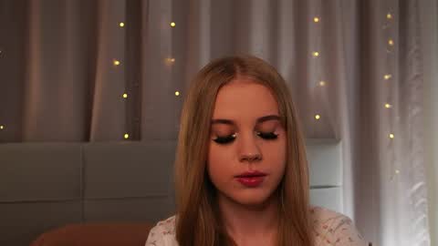 Taya online show from May 13, 4:49 pm