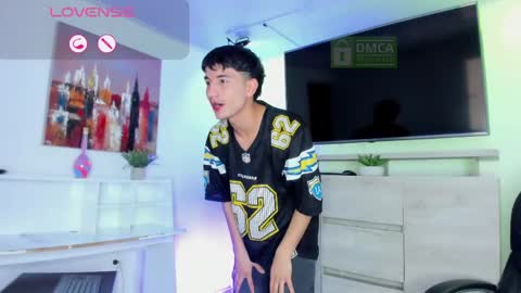 taylor_brooks_ online show from April 9, 8:03 pm