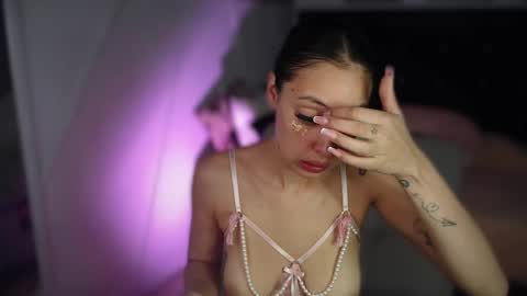 Taylor 3 online show from November 7, 3:03 pm