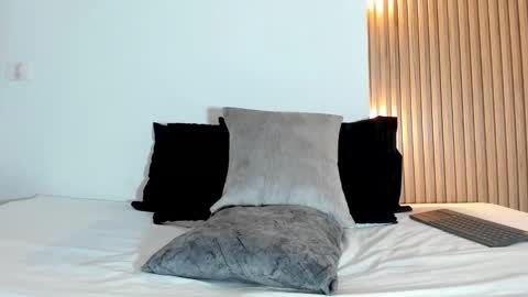 Taylor online show from September 11, 8:43 pm