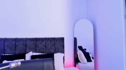 Taylor online show from April 14, 8:12 pm