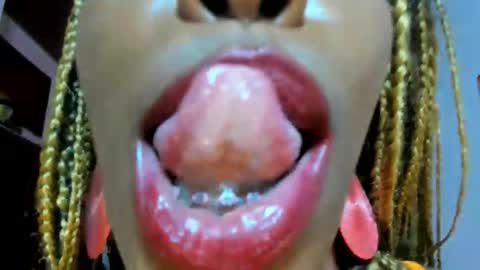 taylorslims online show from February 19, 7:35 pm