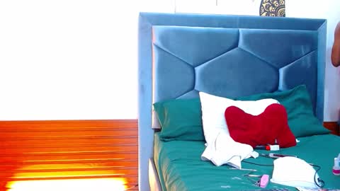 Snapshot of tayra1 chatting on October 20, 6:07 am Tayra... online show from October 20, 6:07 am