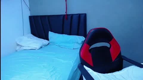 Tayron online show from October 9, 5:29 pm