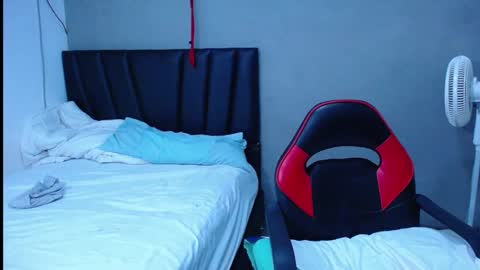 Tayron online show from October 5, 7:21 pm