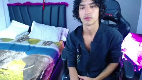 Tayron online show from May 25, 6:36 pm