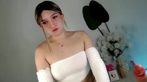 Snapshot of te_amo28 chatting on September 11, 12:12 am ellaine online show from September 11, 12:12 am