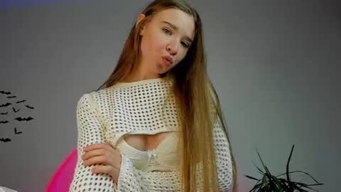 teaseme_bella online show from July 11, 8:45 pm