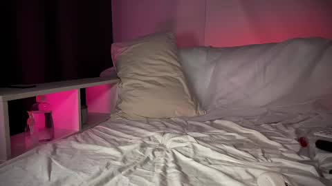 Mary     X TechnoElfff  INST    fansly kissmary online show from January 12, 3:46 pm