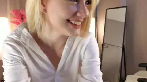 Snapshot of tellasky chatting on October 16, 2:28 pm Sofia online show from October 16, 2:28 pm