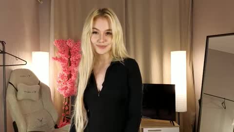 Snapshot of tellasky chatting on October 15, 2:18 pm Sofia online show from October 15, 2:18 pm