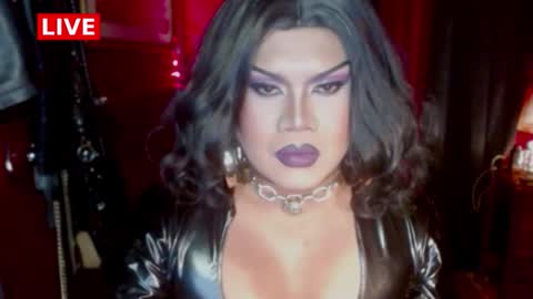 Snapshot of temptress_cocoxxx chatting on October 17, 8:35 pm Mistress Coco online show from October 17, 8:35 pm