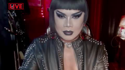 Snapshot of temptress_cocoxxx chatting on October 8, 9:32 pm Mistress Coco online show from October 8, 9:32 pm