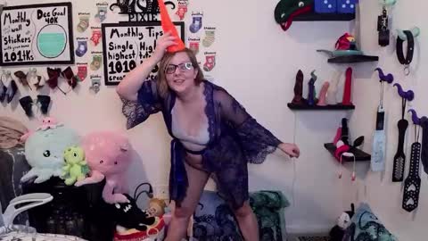 Pixie and Tentacle Overlord online show from December 19, 11:11 pm