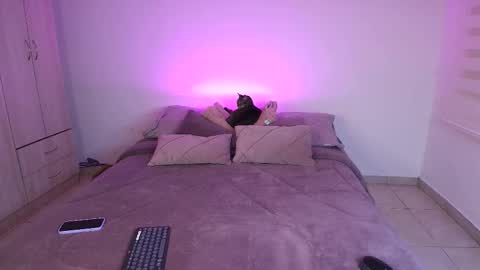 tender_dust online show from February 28, 4:05 am