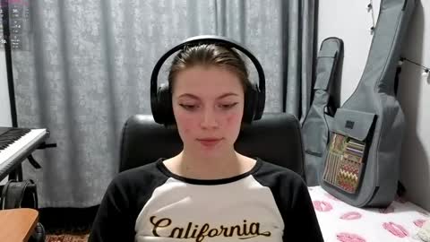 Anny Simpson online show from April 16, 8:31 pm