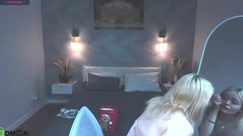 Tessa online show from April 9, 9:15 am