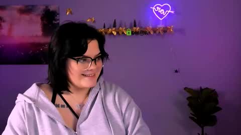 tessa_dream_ online show from January 9, 7:52 pm