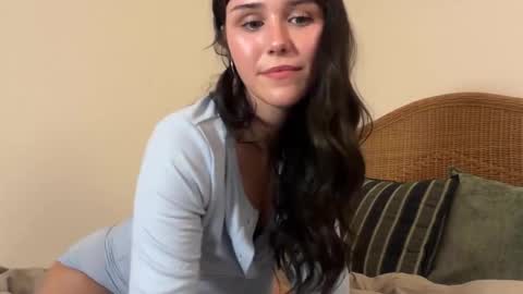 Snapshot of tessadovee chatting on October 16, 1:27 am tessadovee online show from October 16, 1:27 am