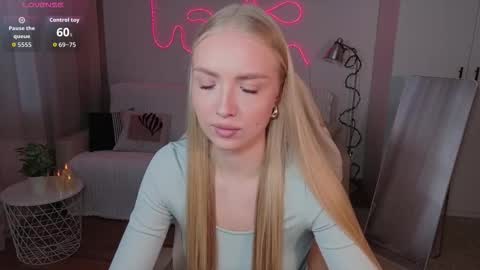 TessaHamilton online show from March 1, 8:07 am