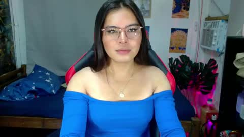 tgirlselena online show from April 18, 9:04 pm