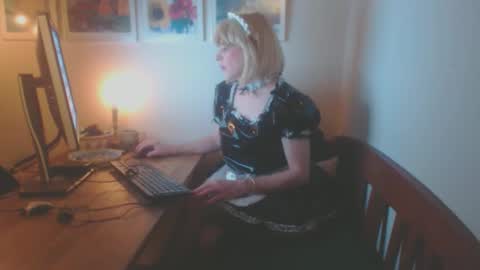 Tgirlsub4DomQ online show from December 5, 8:39 pm