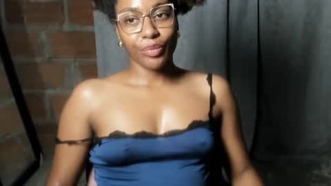 thaimy_ online show from June 18, 2:17 am