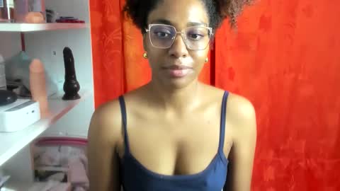 thaimy_ online show from May 17, 2:54 am