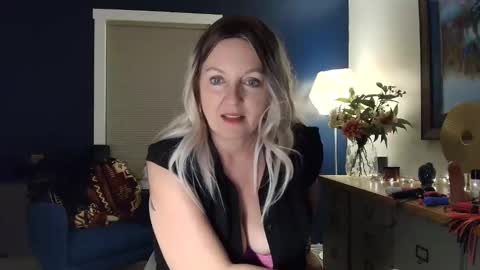 Snapshot of thaleiaquinn chatting on October 14, 11:19 pm Thaleia Quinn online show from October 14, 11:19 pm